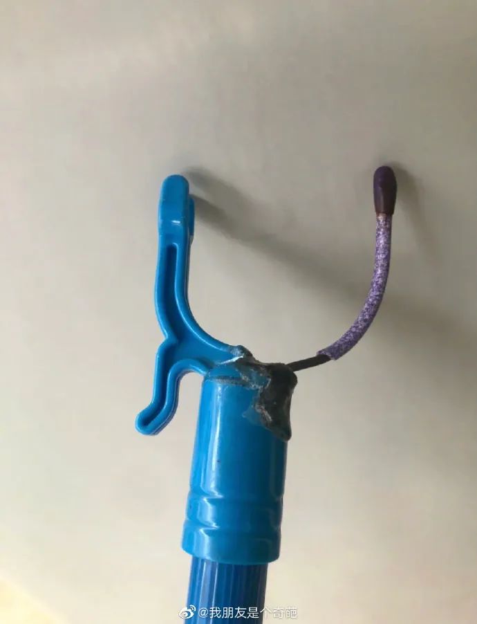 大学寝室的晾衣杆 ​​​最后一个多少有点荒谬了